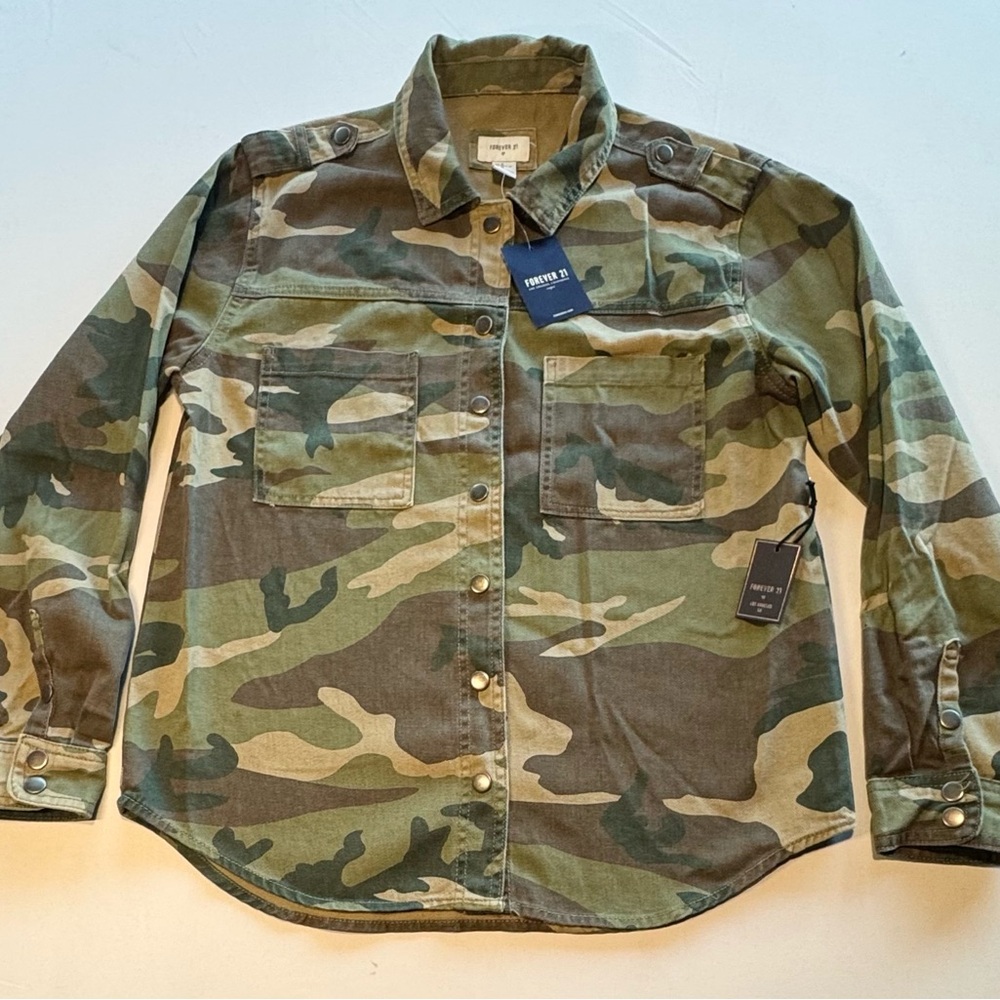 FOREVER 21 Camouflage Button-Up Shirt